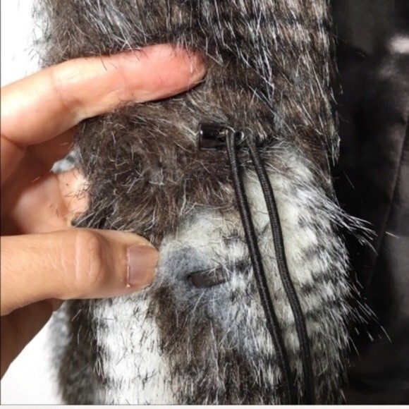 Romeo & Juliet Couture Faux Fur Vest S NWOT - Picture 7 of 8